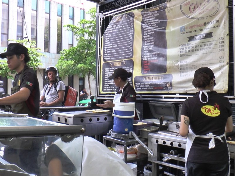 Apagones son controlados en comercios del centro de León