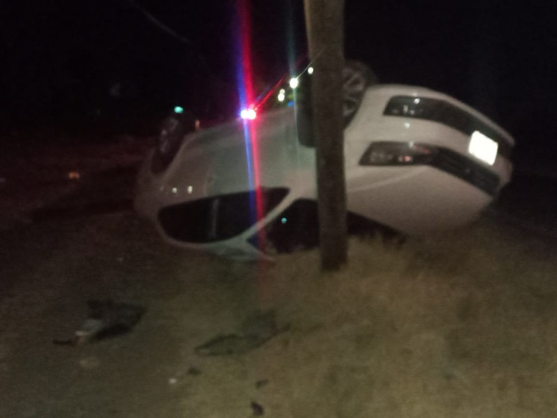 Aparatoso accidente en carretera Guasave-Estación Bamoa deja una persona lesionada