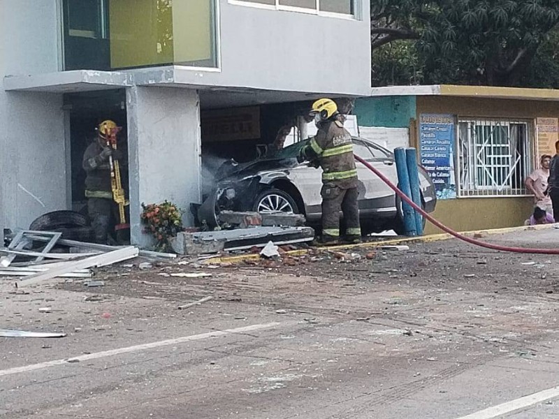 Aparatoso accidente automovilístico en Boca del Río