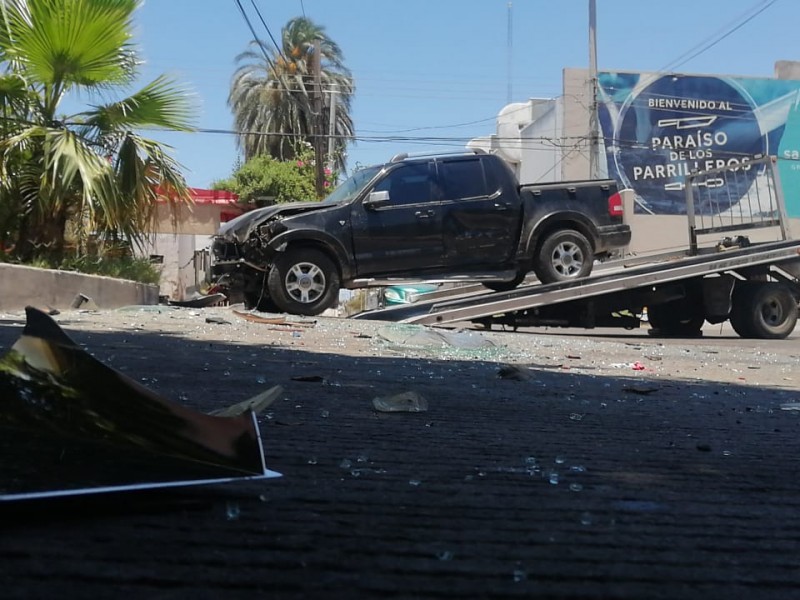 Aparatoso accidente deja lesionados y daños en colonia Gpe