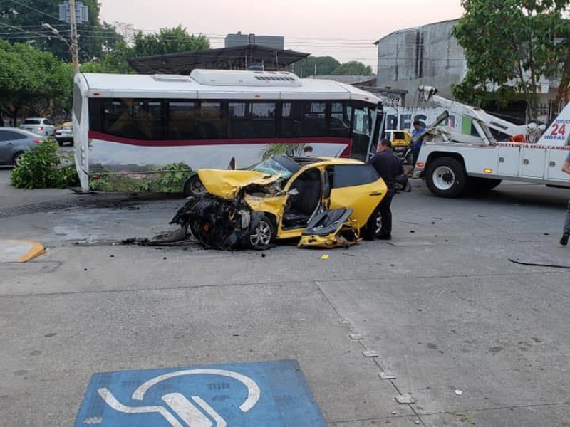 Aparatoso accidente deja un herido en Tapachula