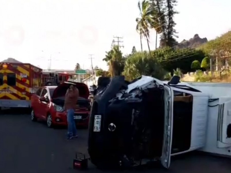 Aparatoso accidente en Calzada, deja dos lesionados