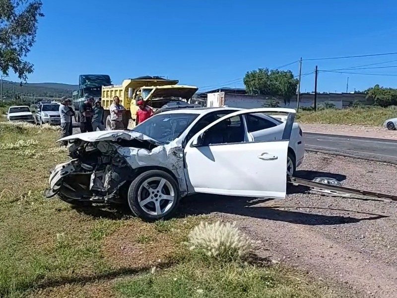 Aparatoso accidente en carretera SJR-Amealco