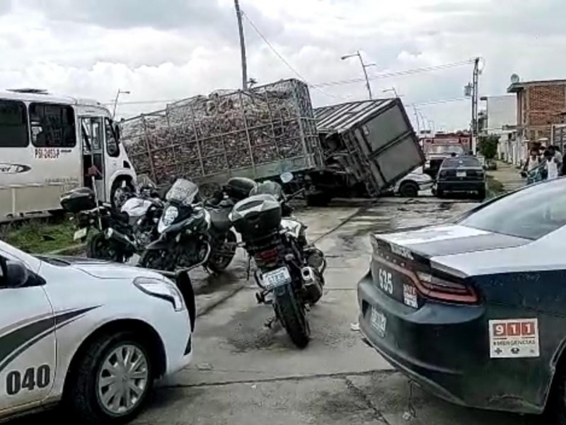 Aparatoso accidente en el Eje Metropolitano