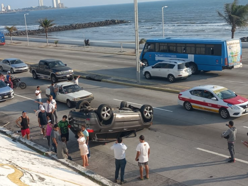 Aparatoso accidente vial en Boca del Río