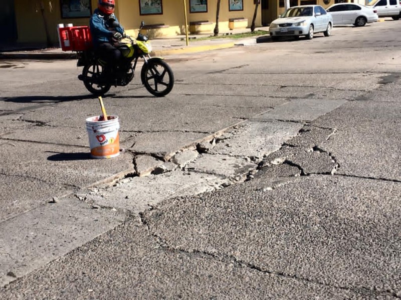 Aparece  peligroso socavón en Leyva y Ramírez