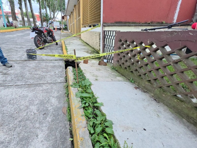 Aparece socavón en fraccionamiento y autoridades se deslindan