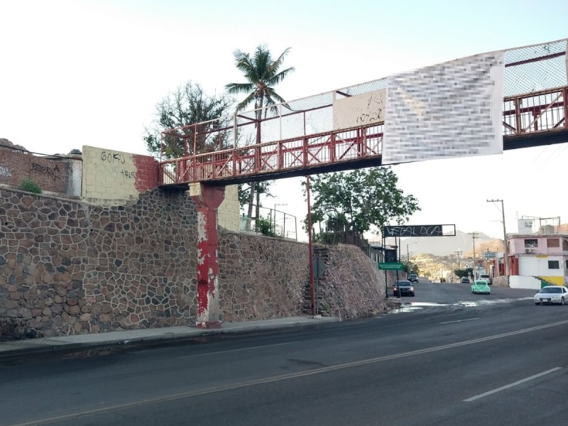 Aparecen cinco narcomantas en la región, señalan a miembros policiacos