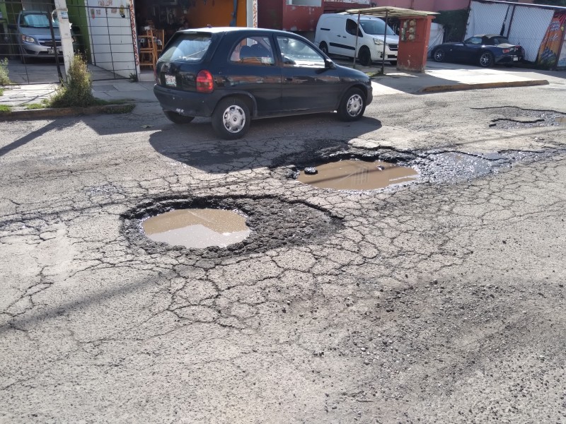 Aparecen cráteres en Infonavit San Francisco