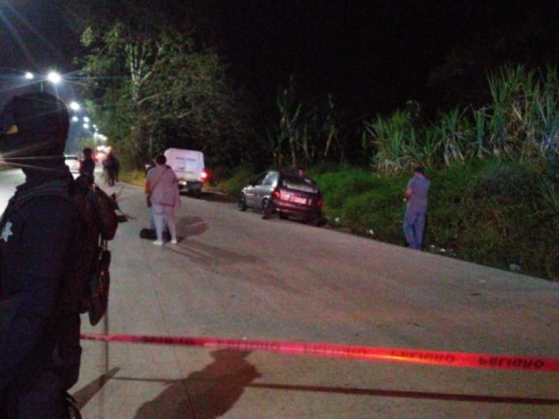 Aparecen decapitados en carretera a Coatepec