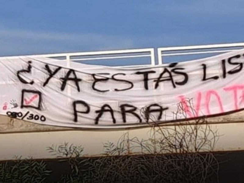 Aparecen mensajes en zona de Angelópolis llamando a voto joven