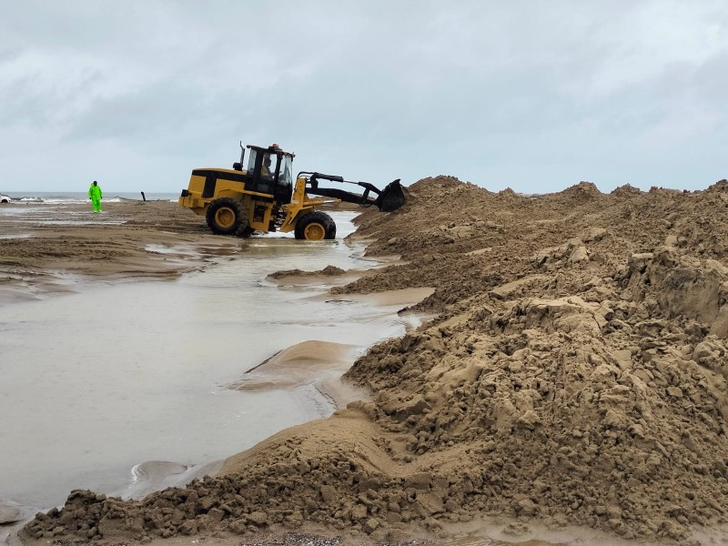 Aperturan canal para evitar inundaciones en Barra Galindo