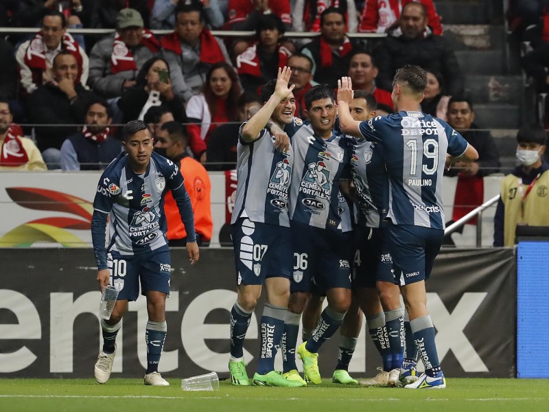 Aplastante triunfo de Pachuca en la final de ida