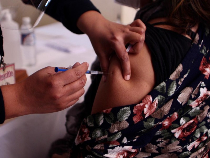 Aplicación de vacunas Covid del primer lote avanza un 70%