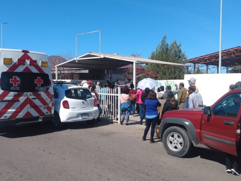 Aplican 2 mil 980 vacunas en Guaymas en segunda jornada