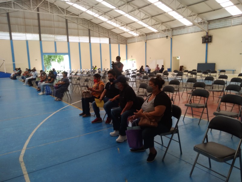Aplican 2500 vacunas Pfizer en Juchitán