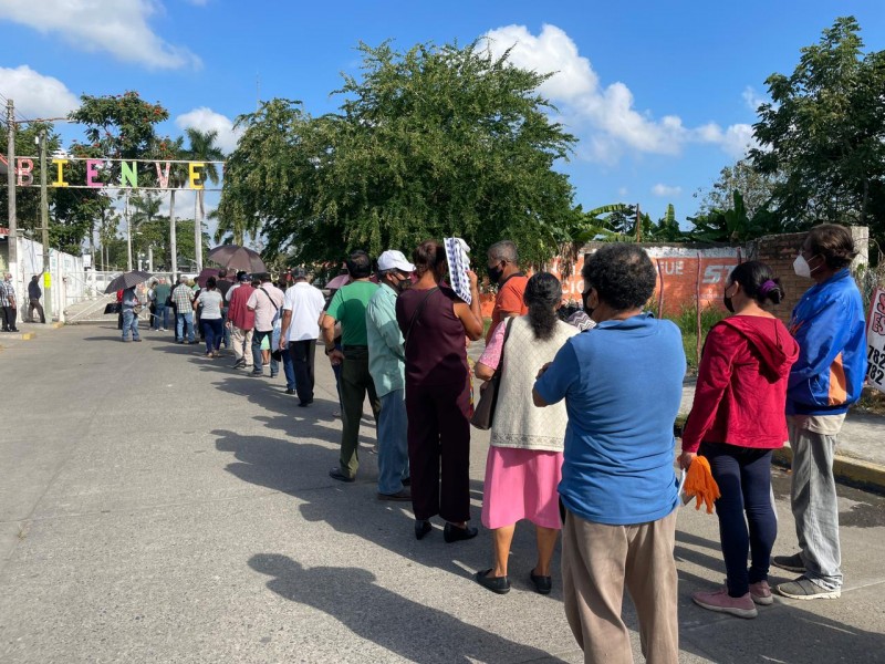 Aplican dosis de refuerzo contra el Covid en Tuxpan