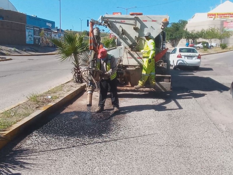 Aplican jornada de bacheo en calles en mal estado