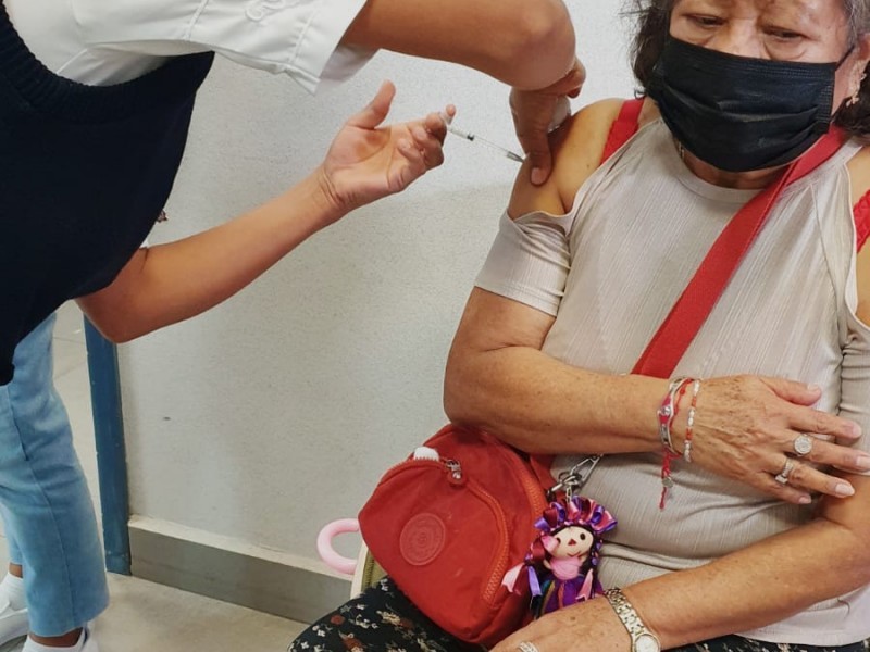 Aplican más de un millón de dosis de influenza, covid-19 y neumococo