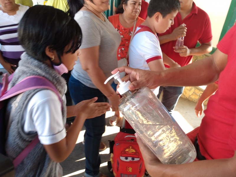 Aplican medidas precautorias contra Coronavirus en escuelas públicas