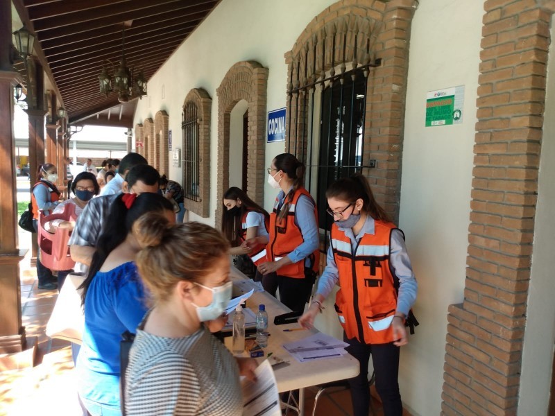 Aplican primeras dosis para personas rezagadas en Torreón