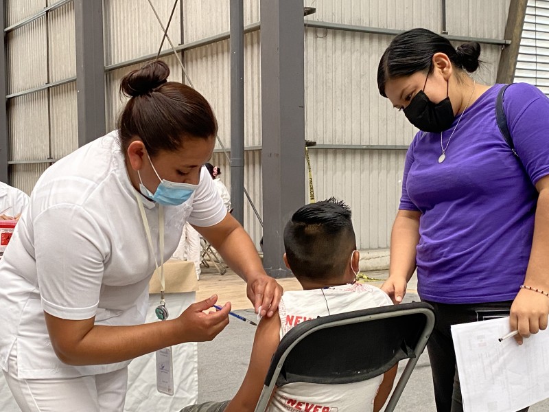 Aplican segundas dosis anticovid a niños de Xalapa