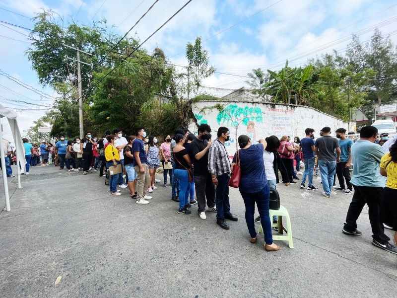 Aplican segundas dosis para menores de edad en Tuxpan