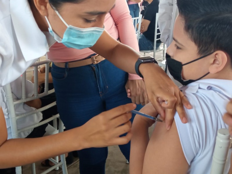 Aplican vacuna antiCovid en 8 escuelas de Ahome