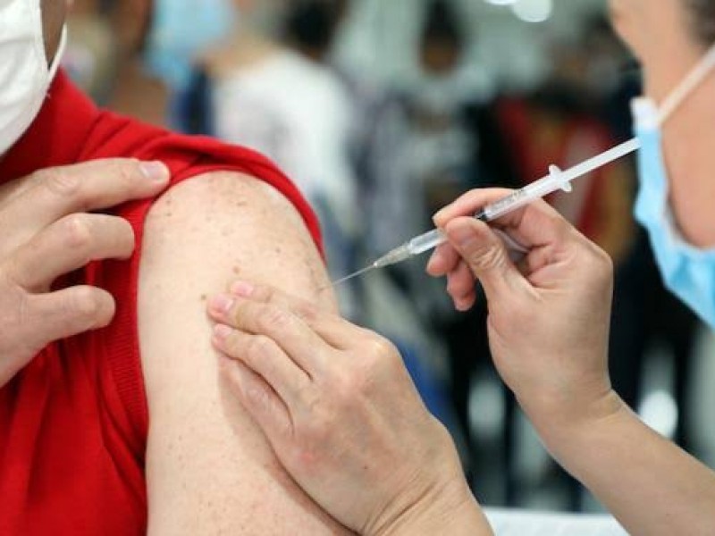 Aplican vacunas contra la influenza y papiloma en Jacona
