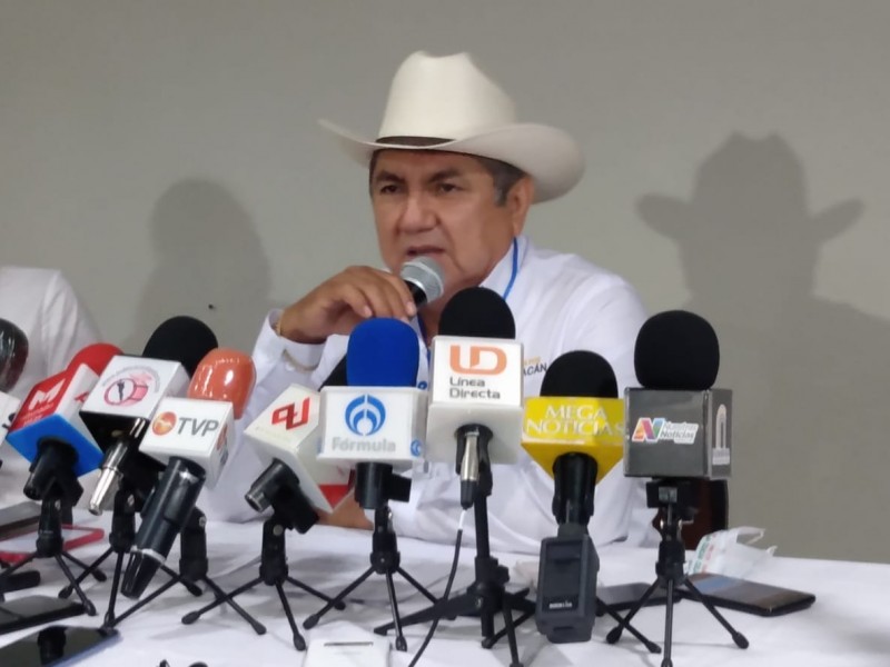 Apostarle a las sindicaturas es el compromiso de Faustino Hernández