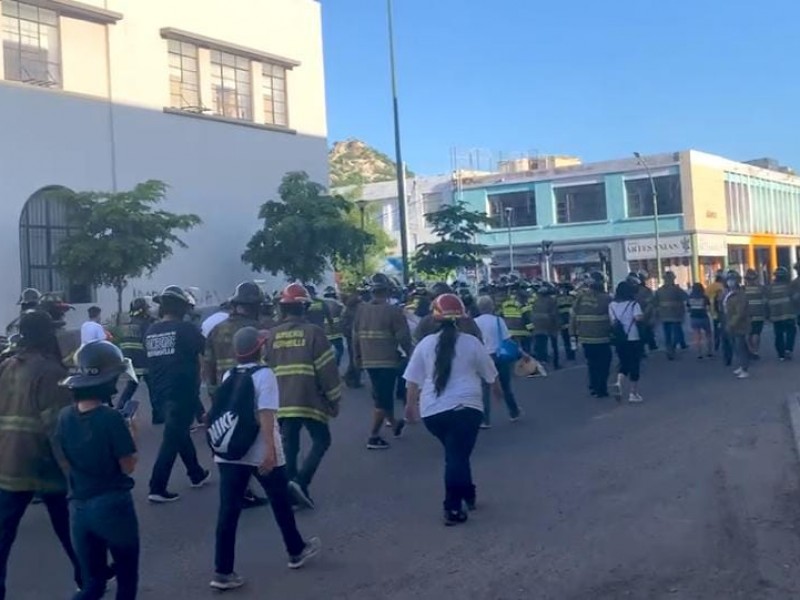 Apoya departamento de Bomberos Guaymas manifestación en Hermosillo