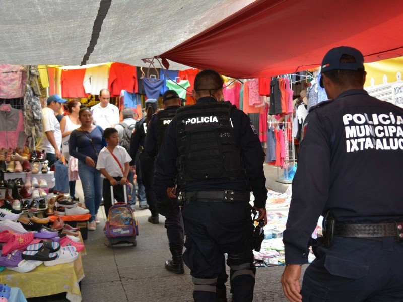 Apoya Policías municipales seguridad en los tianguis