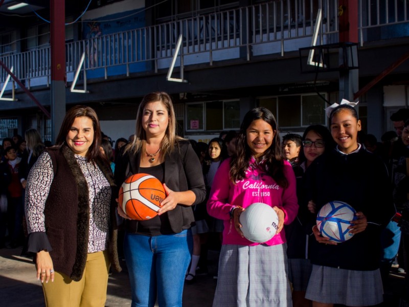 Apoyan a escuelas con trabajos de limpieza