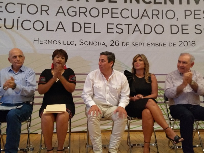 Apoyan a productores agropecuarios