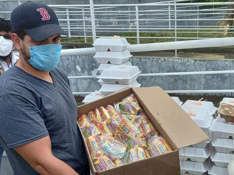 Apoyan con alimentos a trabajadores en jornada de vacunación