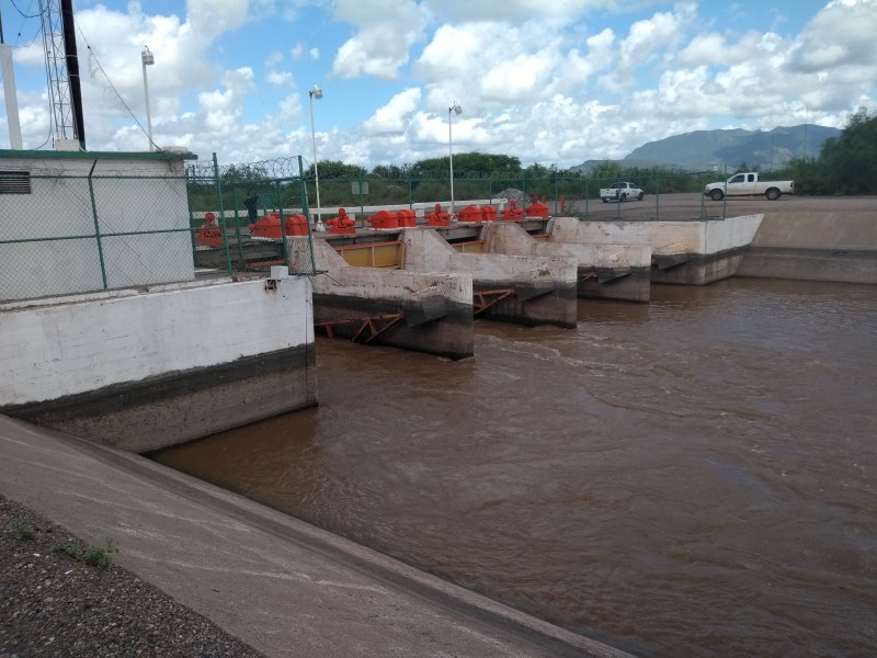 Apoyan productores al Distrito de Riego