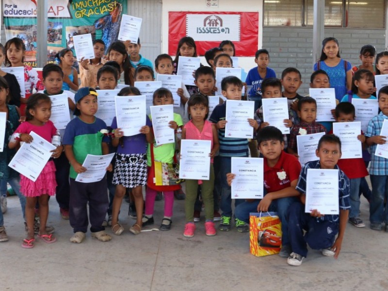 Aprender a leer con ayuda de voluntariado Isssteson