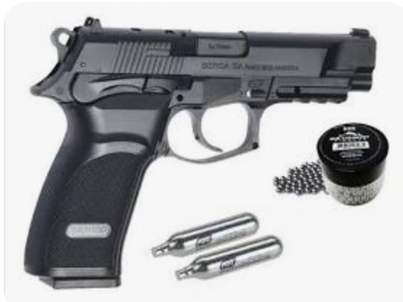 Apresan a sujeto por andar armado con réplica de pistola
