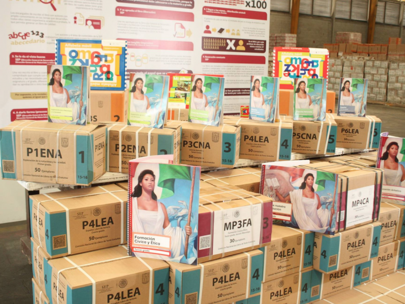 Apresura SEP entrega de libros en Tehuacán; apenas empezó ayer