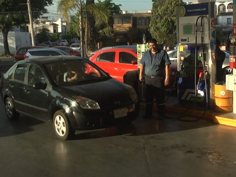 Aprovechan gasolina hasta en $18.58 el litro en Guadalajara