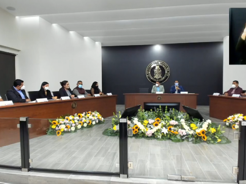 Cabildo de Uruapan aprueba licencia indefinida a Víctor Manríquez