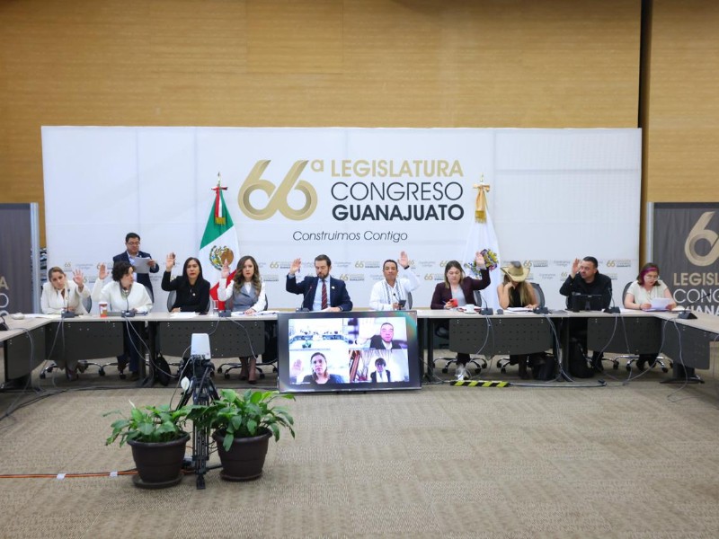 Aprueban en comisiones aumentos a refrendos y licencias para el 2026