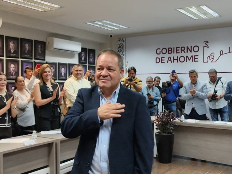Aprueban por unanimidad a Roberto Morales como Tesorero Municipal