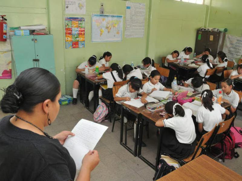Apuestan por educación humana ante inteligencia artificial.