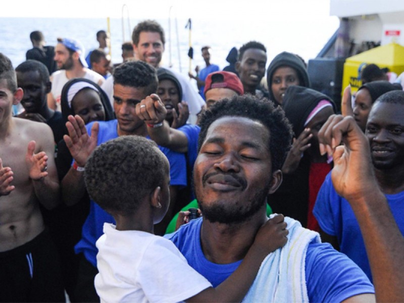 Aquarius solicita a Europa puerto para desembarcar inmigrantes