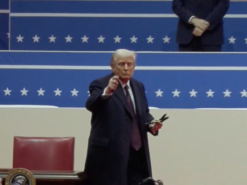 Aranceles, recortes y redadas: polémico medio año de Trump