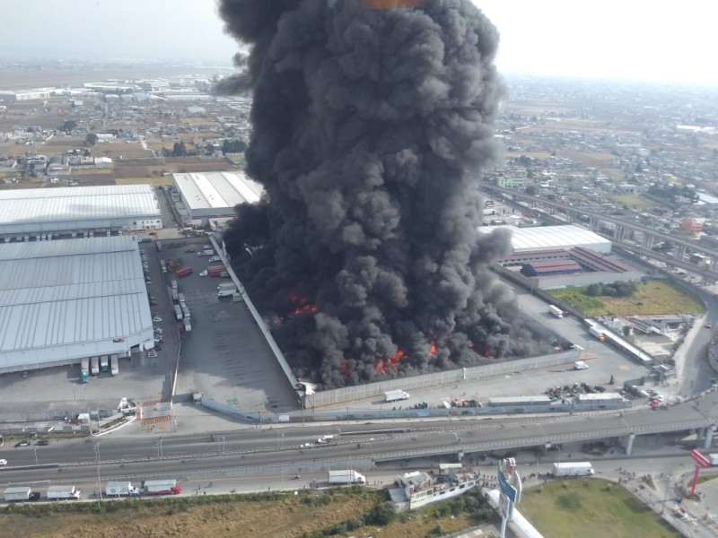 Arde bodega en Toluca