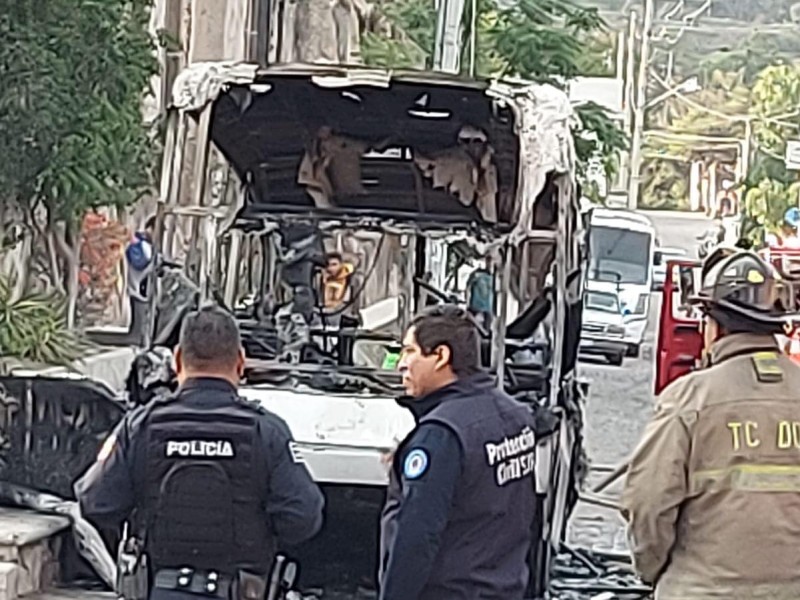 Arde camión en cerro gordo San Juan del Río