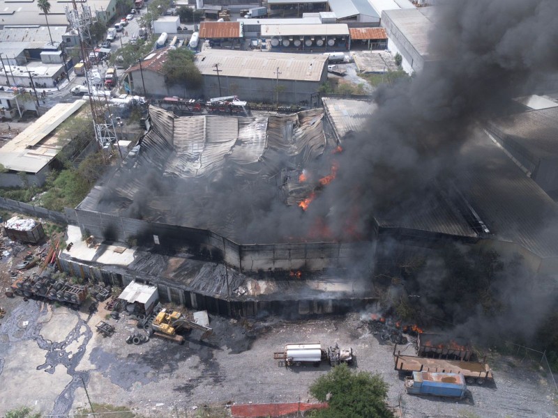 Arde empresa de químicos en Escobedo, Nuevo León, reportan 2 lesionados