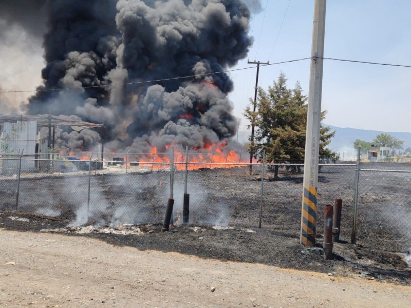 Arde recicladora en Morelia